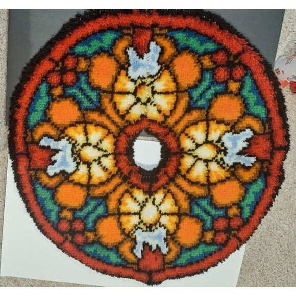 Latch hook stained glass candles xmas tree skirt completed 32 inch - Picture 1 of 9